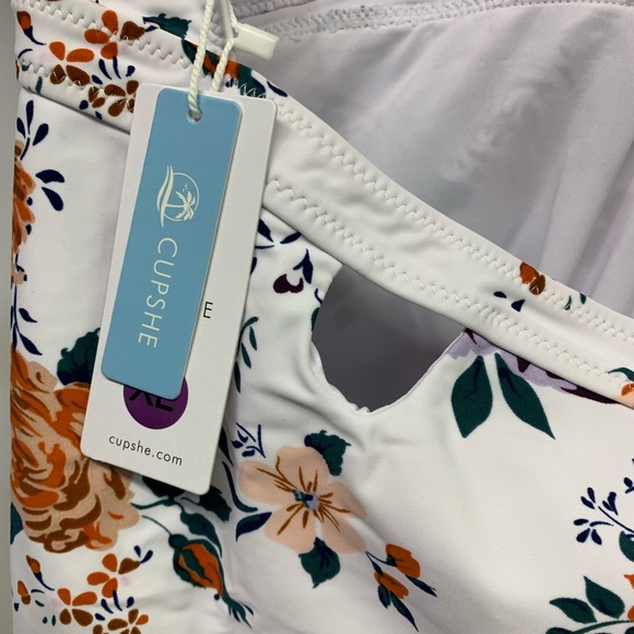 Cupshe Swim Nwt Cupshe White Floral Crisscross Halter Open Back One Piece Swimsuit Size Xl
